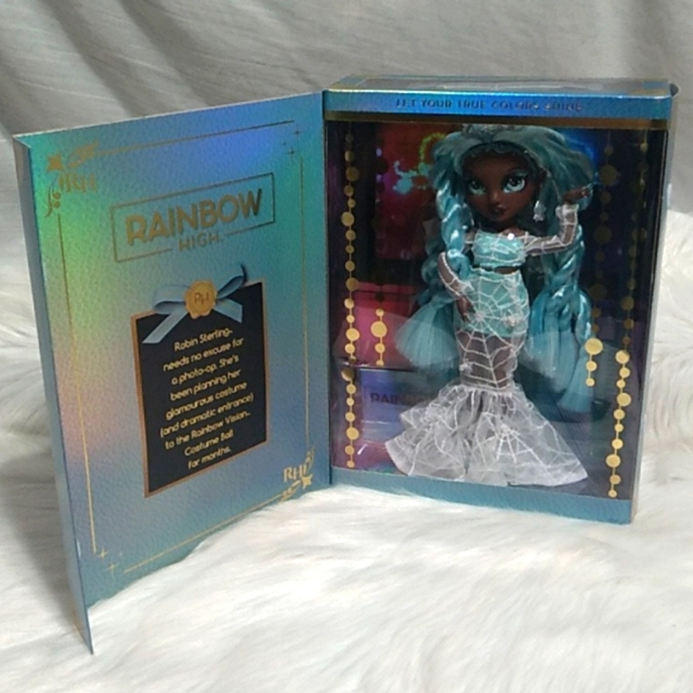 (X-94) NIB Robin Performing Arts Focus Rainbow High Costume Ball Beautiful Doll